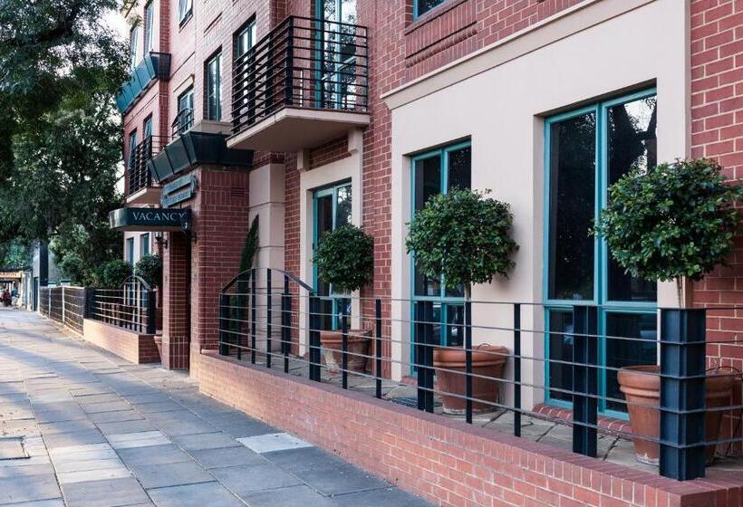 استودیوی استاندارد, Majestic Tynte Street Apartments