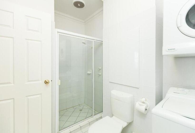 استودیوی استاندارد, Majestic Tynte Street Apartments