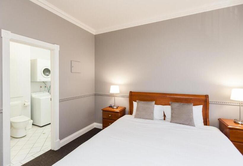 استودیوی استاندارد, Majestic Tynte Street Apartments