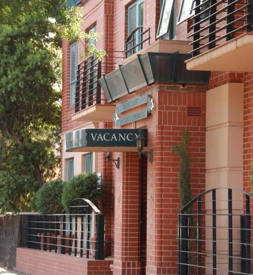 استودیوی استاندارد, Majestic Tynte Street Apartments