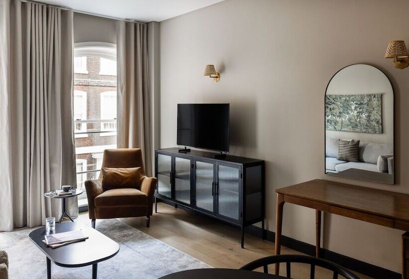 آپارتمان 2 خوابه, Native Kings Wardrobe, St Pauls