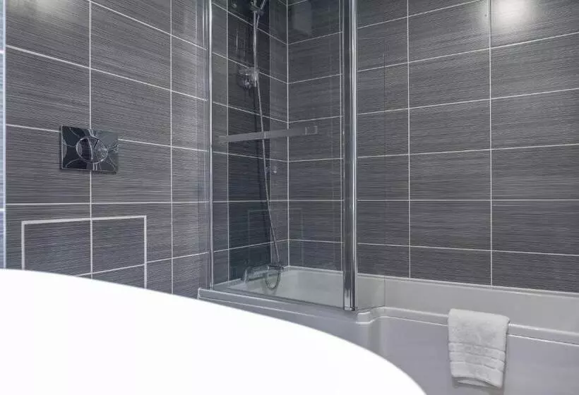 スイート, Burleigh Court Hotel And Leisure