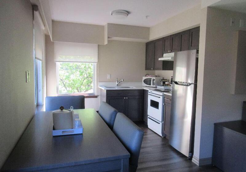 クイーンサイズベッドのスイートルーム, Best Western Premier Aberdeen Kamloops