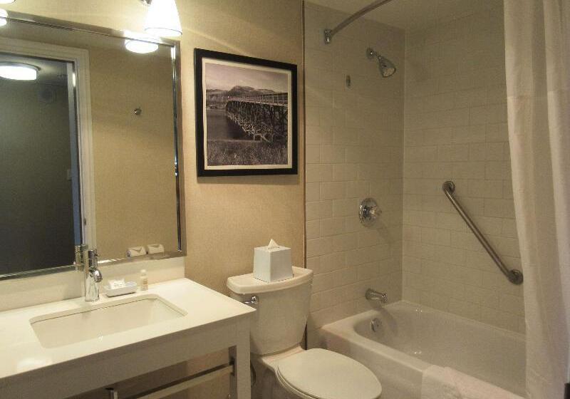 Suite Queen Bed, Best Western Premier Aberdeen Kamloops