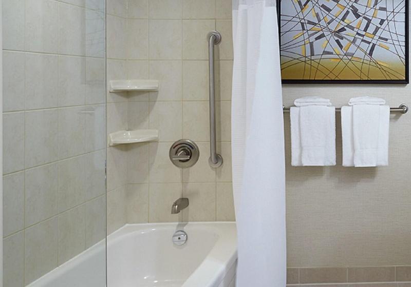 غرفة قياسية سرير كينج, Courtyard By Marriott Montreal Airport