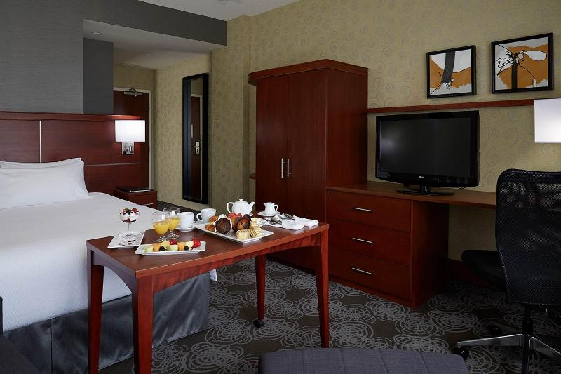 غرفة قياسية سرير كينج, Courtyard By Marriott Montreal Airport