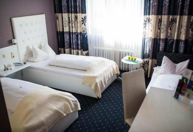 标准三人间, Domizil