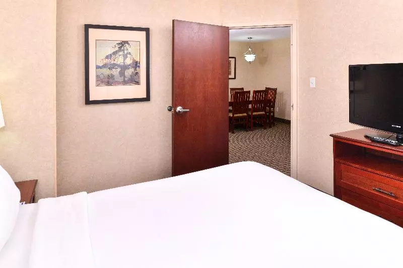 Executive-sviitti, Holiday Inn Express Edmonton North, An Ihg