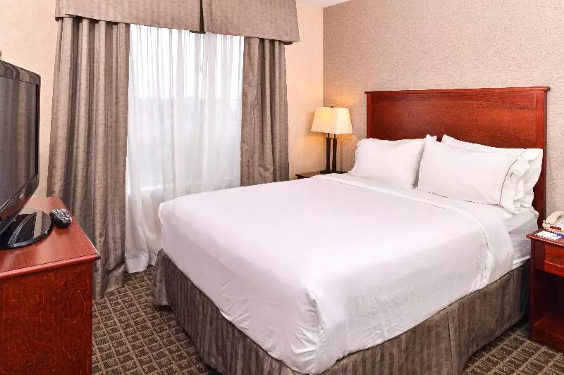 Executive-sviitti, Holiday Inn Express Edmonton North, An Ihg