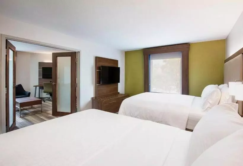 سوییت, Holiday Inn Express Hotel & Suites Saskatoon, An Ihg
