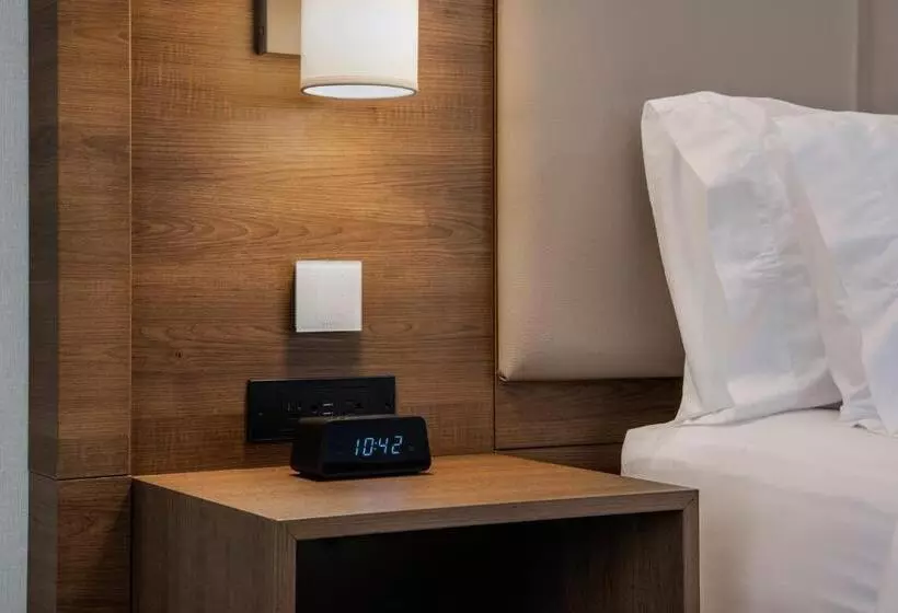 اتاق استاندارد برای معلولان, Holiday Inn Express Hotel & Suites Saskatoon, An Ihg