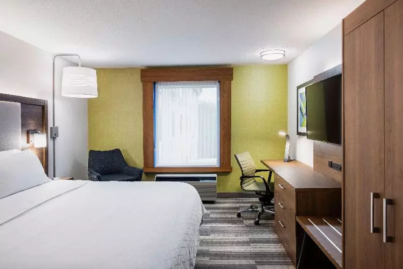اتاق استاندارد با تخت بزرگ, Holiday Inn Express Hotel & Suites Saskatoon, An Ihg