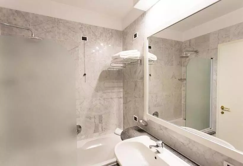 سوییت جونیور, Hostellerie Du Cheval Blanc