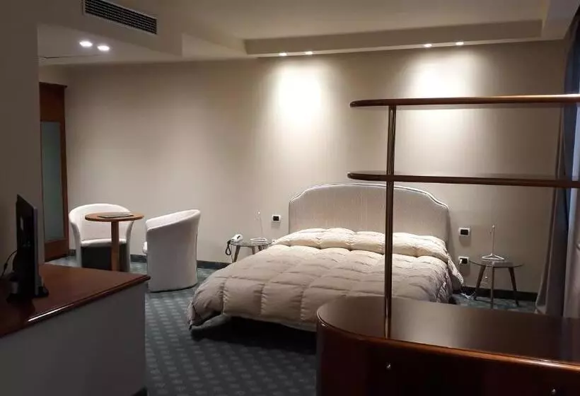 سوییت جونیور, Hostellerie Du Cheval Blanc