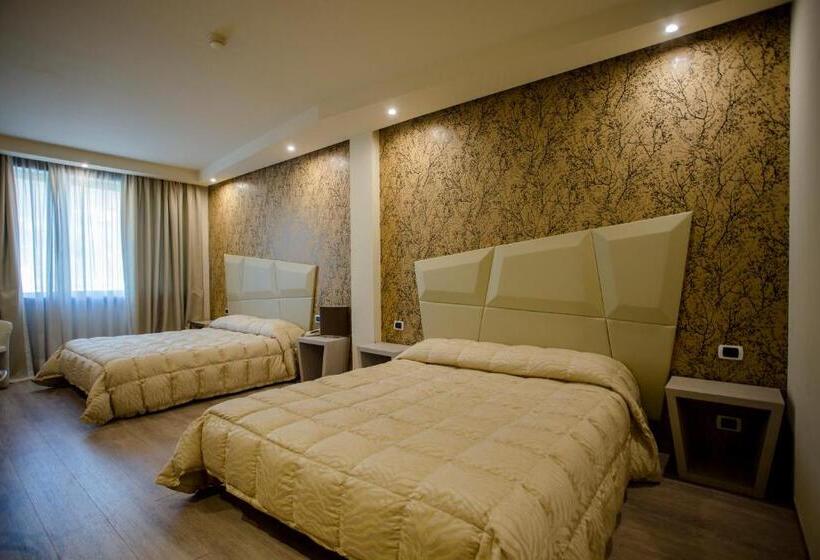 اتاق استاندارد چهار تخته, Hostellerie Du Cheval Blanc