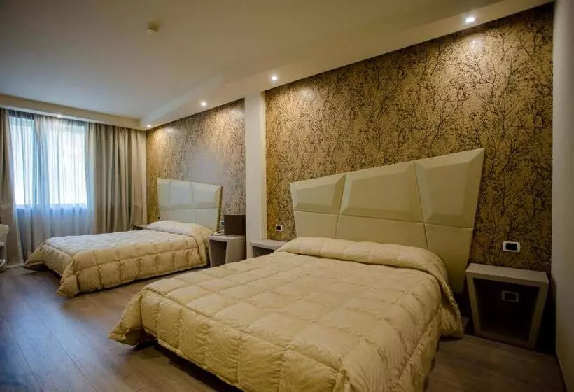 اتاق استاندارد چهار تخته, Hostellerie Du Cheval Blanc
