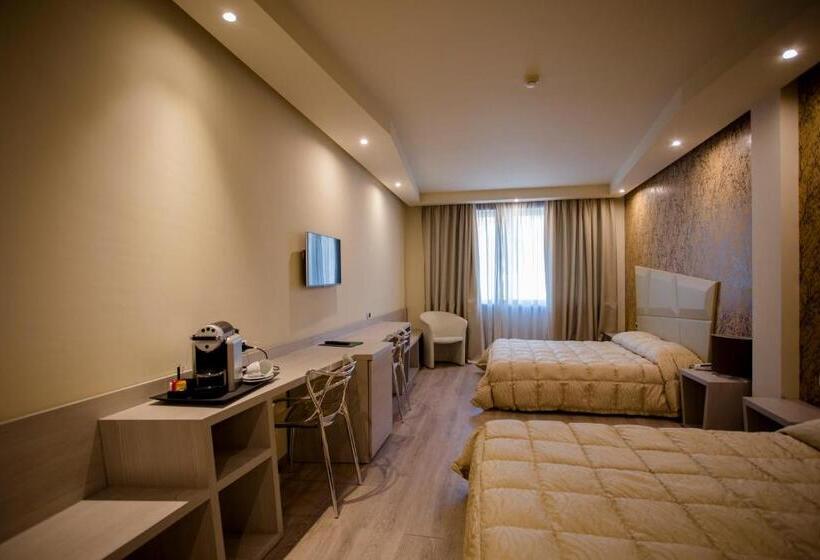 اتاق استاندارد چهار تخته, Hostellerie Du Cheval Blanc