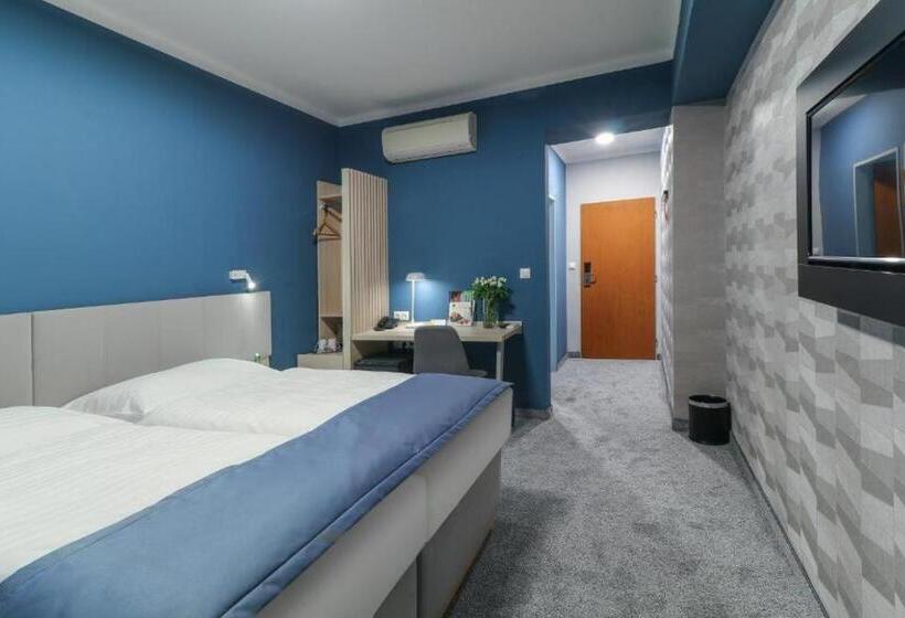 غرفة ديلوكس, Karpatia