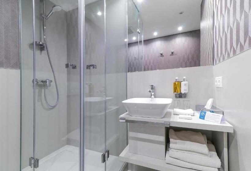 غرفة ديلوكس فردية, Karpatia