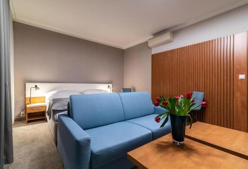 غرفة قياسية, Karpatia