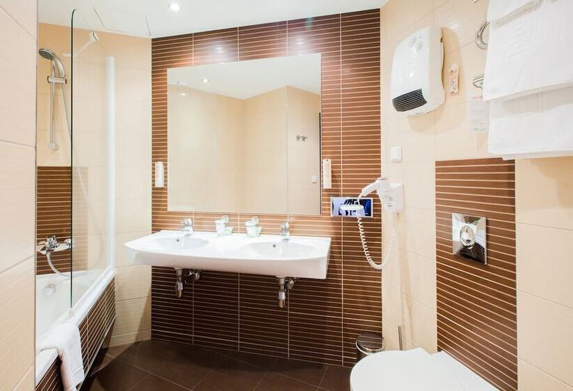 اتاق استاندارد, Qubus Hotel łódź