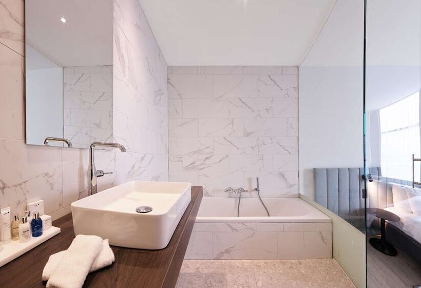 جناح, Radisson Blu Hotel, Hasselt