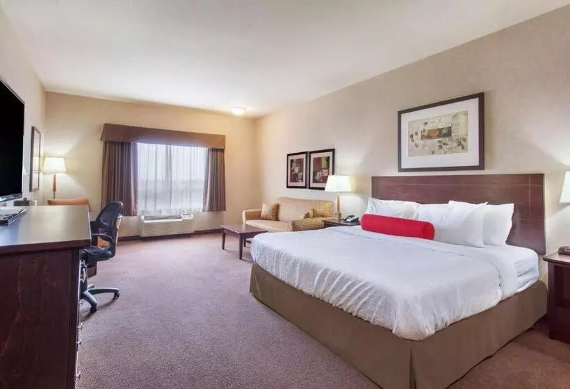 キングサイズベッドのデラックスルーム, Ramada By Wyndham Camrose