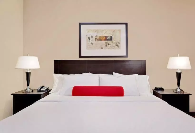 キングサイズベッドのデラックスルーム, Ramada By Wyndham Camrose