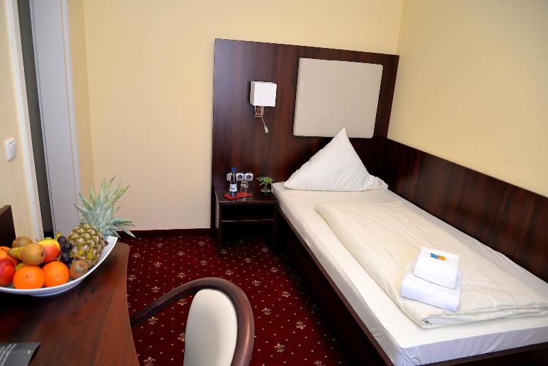 غرفة قياسية سرير كينج, Ramada By Wyndham Camrose