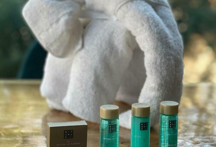 اتاق لوکس یک تخته, Wicc