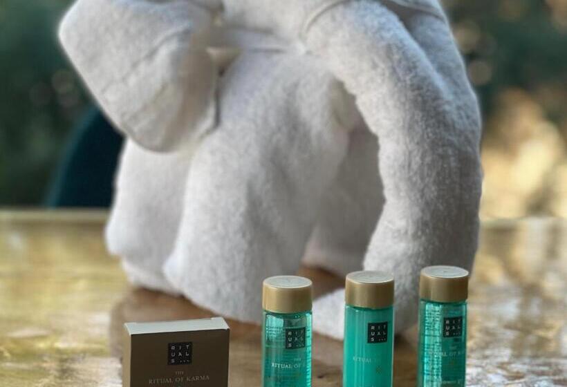 اتاق لوکس, Wicc