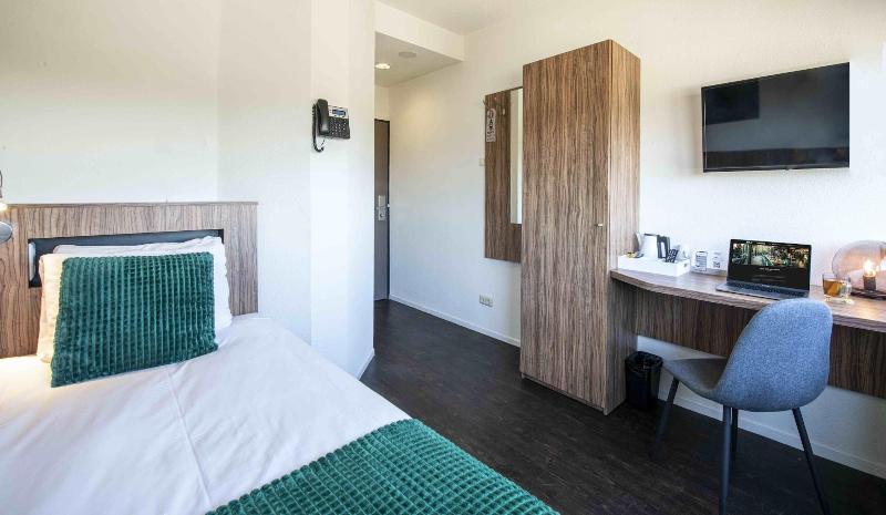 اتاق استاندارد یک نفره, Wicc