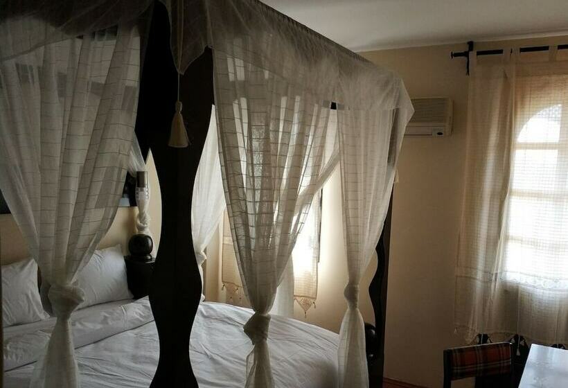 חדר אקונומי, Altinsaray