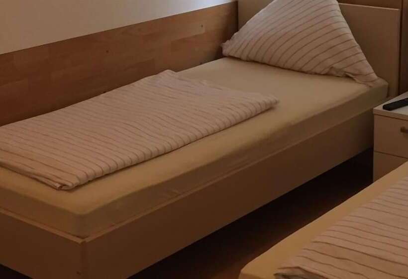 Номер Стандарт Трехместный, Central