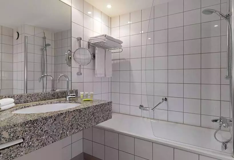 اتاق استاندارد با 2 تخت دوبل, Courtyard By Marriott Duesseldorf Hafen