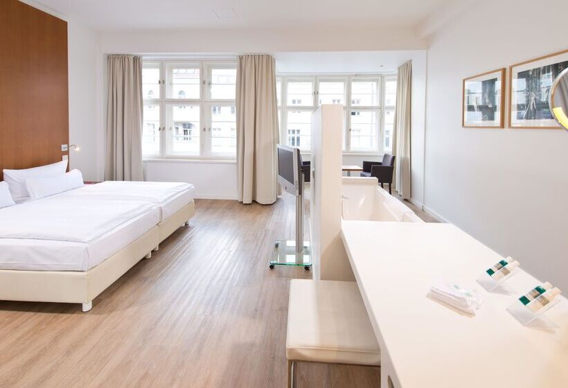 سوییت, Ellington Berlin