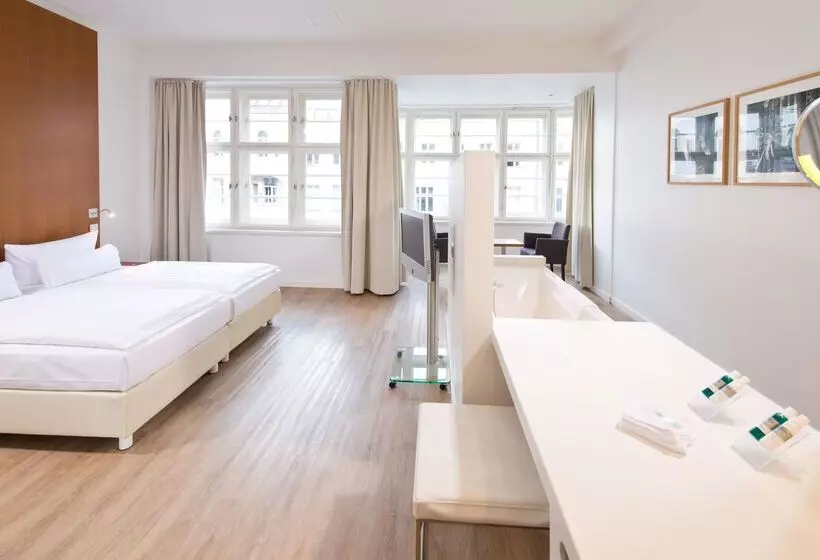 سوییت, Ellington  Berlin