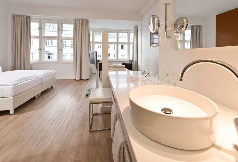 سوییت, Ellington Berlin