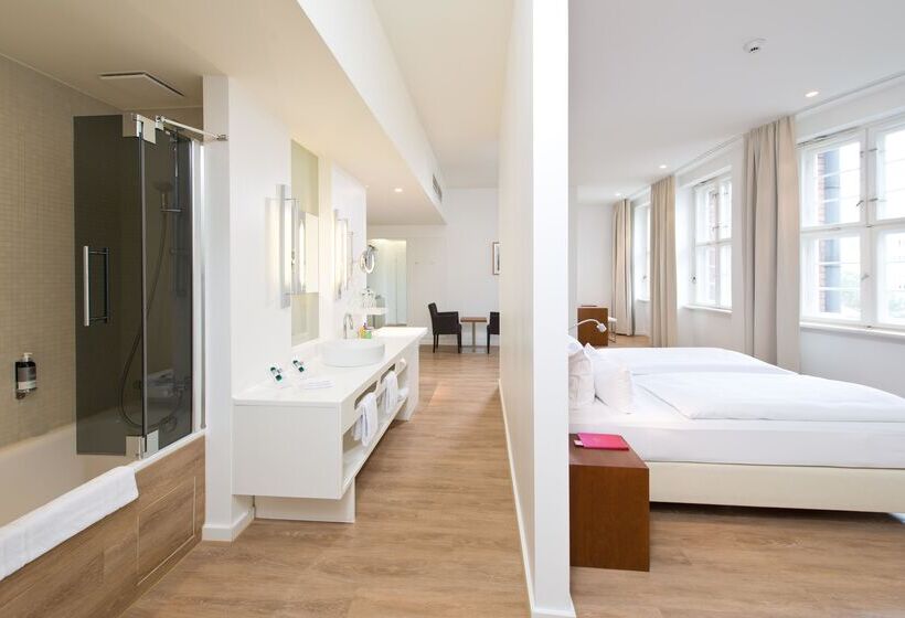 سوییت, Ellington Berlin