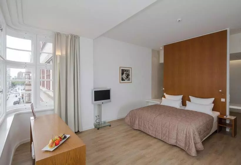 سوییت, Ellington  Berlin