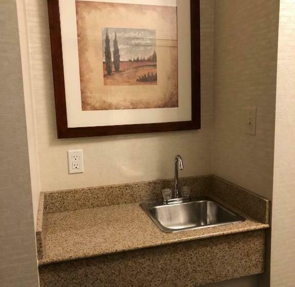 جناح إدارى سرير كينج, Gold Eagle Lodge