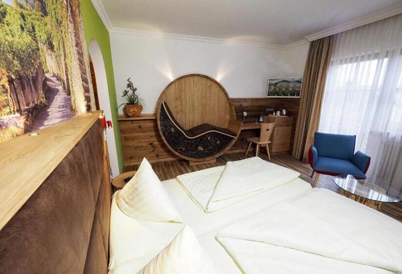 디럭스 스위트, Lindenhof