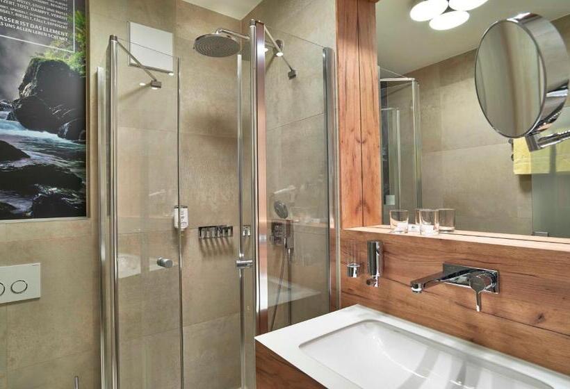 디럭스 스위트, Lindenhof