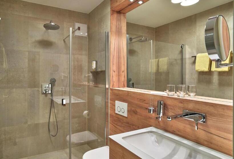 주니어 스위트, Lindenhof