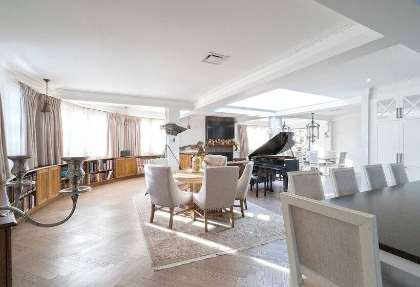 اتاق پنت هاوس, Portroyal