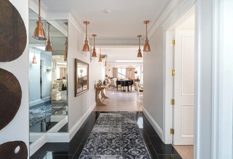 اتاق پنت هاوس, Portroyal