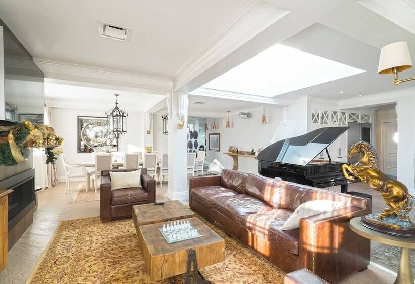 اتاق پنت هاوس, Portroyal