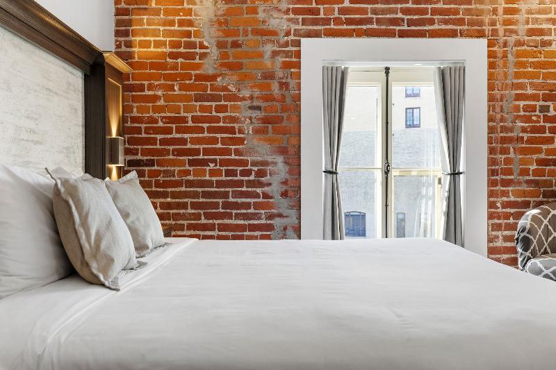 سوییت لوکس, Portroyal