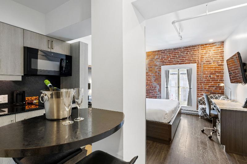 سوییت لوکس, Portroyal