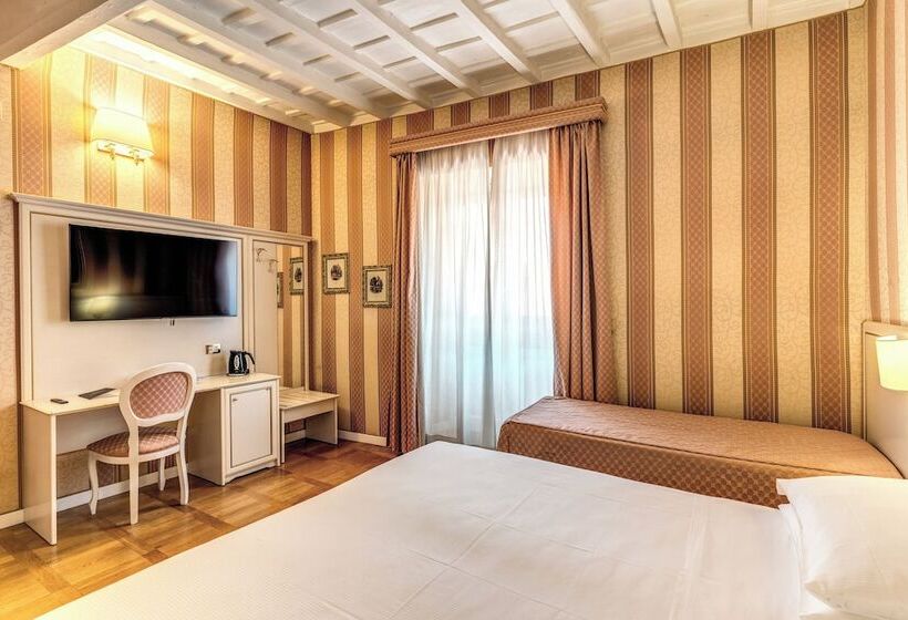חדר סטנדרט לשלושה, Relais Fontana Di Trevi